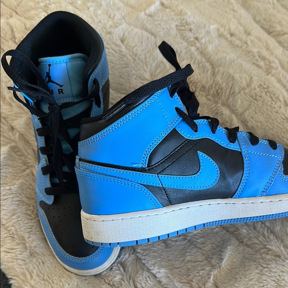 Kids Dunks Jordan High-Top Sneakers - Black and Blue - Picture 4 of 5